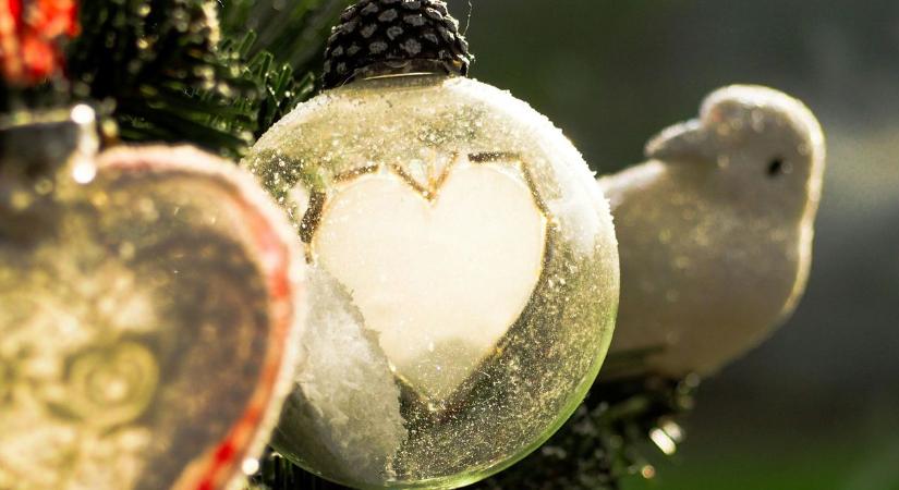 Azt hitted, trendin díszíted fel a karácsonyfád? Ezt übereld!