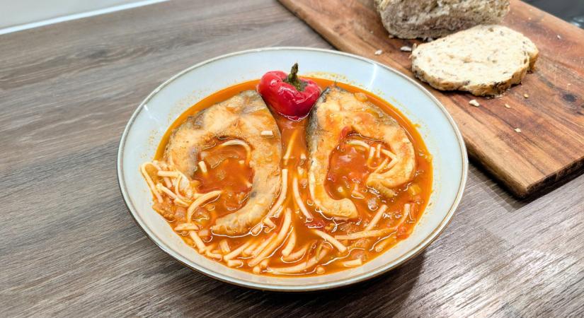 Megszereztük a bajai halászlé eredeti receptjét: ha így készíted, még a szegedit is lekörözi