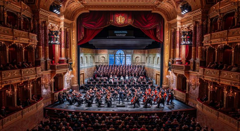 Az államalapítás 1025. évfordulója alkalmából Szent István előtt tiszteleg az Operaház