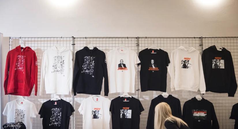 Mohácson is van Orbán-firkás pulcsi: de vajon Szabó Zsófin is az lesz?