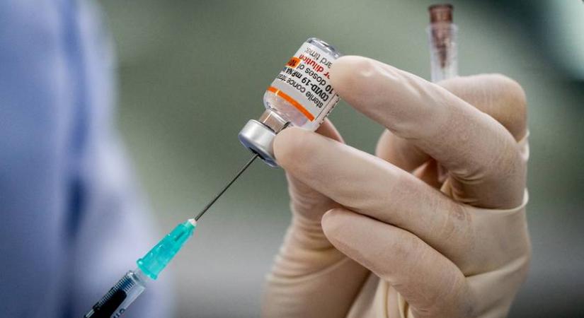 A legszigorúbb figyelmeztetés kerülhet a Covid-vakcinákra – erre készülhet a gyógyszerhatóság Amerikában