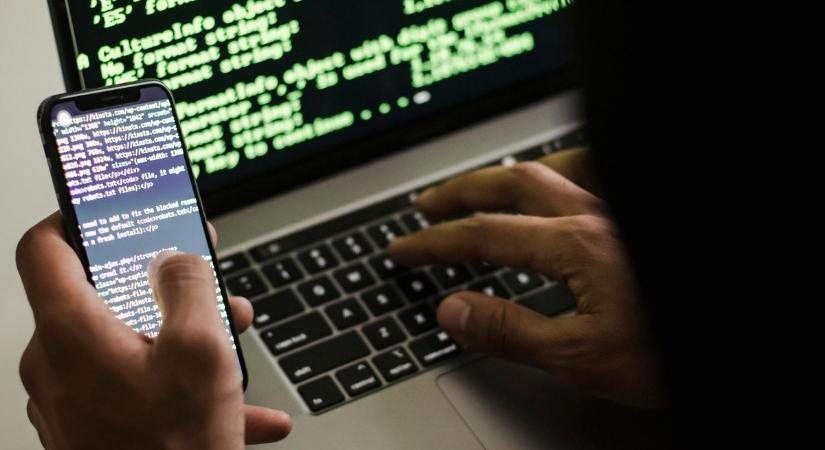 A digitális páncélszekrény kulcsa: Így védd meg a magánszférád 2026-ban, amikor már a falnak is füle van