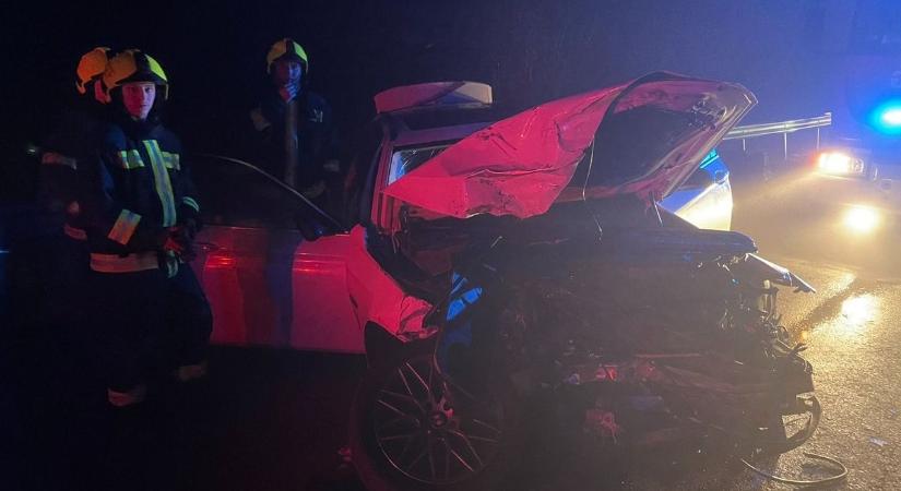Tragédia Fehérvárnál: halálos baleset történt a 81-es főúton (helyszíni fotó)