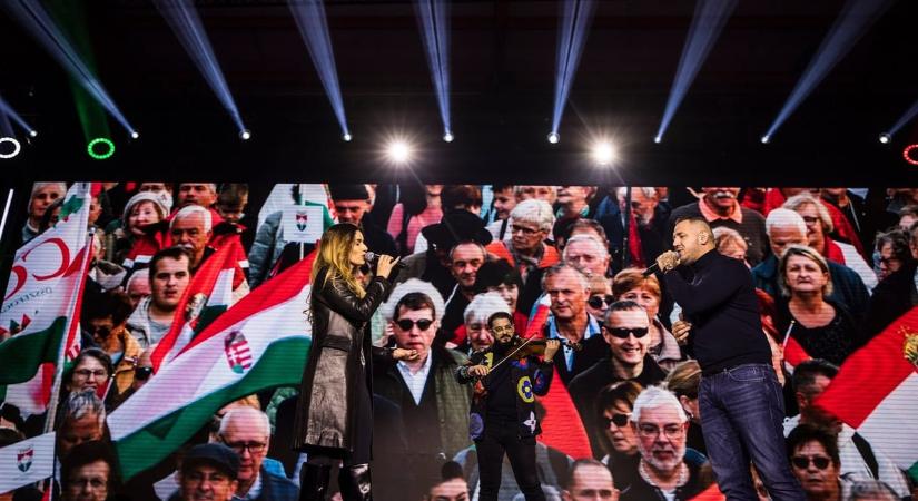 Mohácsnak is jut a háborúellenes DPK-ból – élőben Orbán újabb színpadra lépéséről