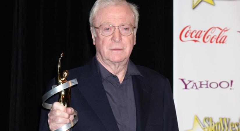 Aggódnak a 92 éves Michael Caine egészségéért, kerekesszékben jelent meg a vörös szőnyegen