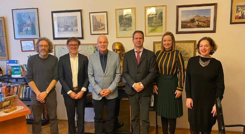 Diplomáciai látogatás és sikeres francia nyelvvizsgák a Leőweyben