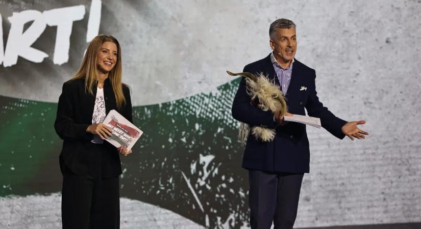 Háborúellenes Gyűlés: Rákay Philip történelemórát tartott Szabó Zsófinak