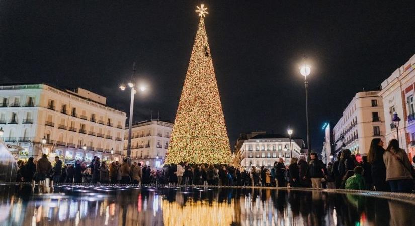 Horror a karácsonyi vásáron: a pelenkázóban, babája mellett szúrta hátba a fiatal anyát az őrjöngő nő