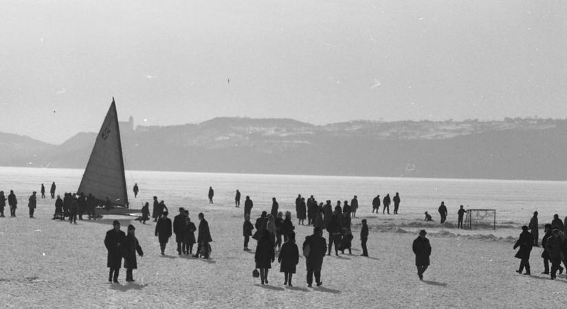 Ilyen volt, amikor befagyott a Balaton évtizedekkel ezelőtt ( galéria)