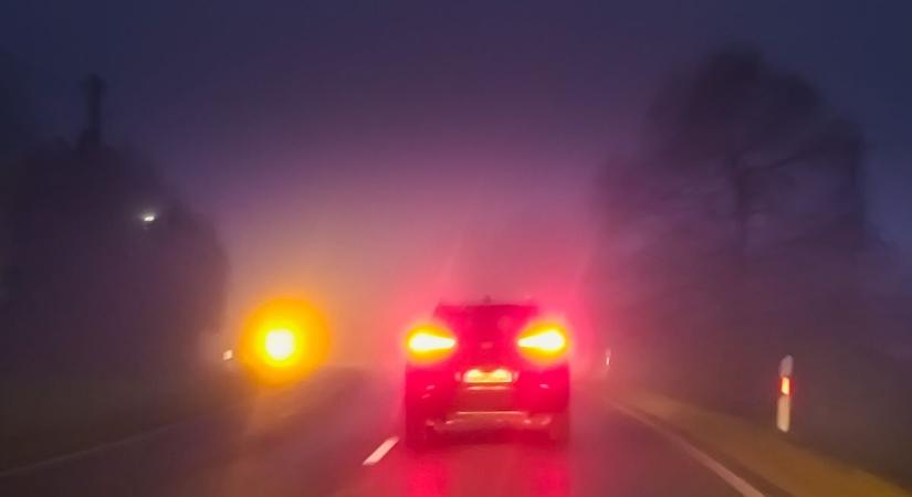 Hogyan vezessünk ködben? Vasi szakértő ad tanácsokat