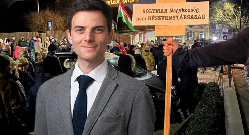 Tüntetés Solymáron: Sok százan tiltakoztak a fiatal polgármester, Zilinszky Péter adóemelései ellen, ezt válaszolta a demonstrálóknak a település vezetője