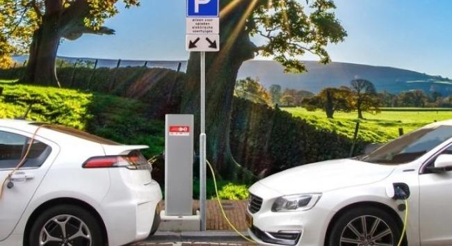 Mintegy 30 százalékkal nő jövőre az elektromos járművek száma