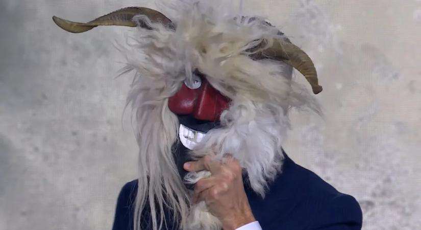 Búsómaszkkal űzték el Magyar Pétert Mohácson