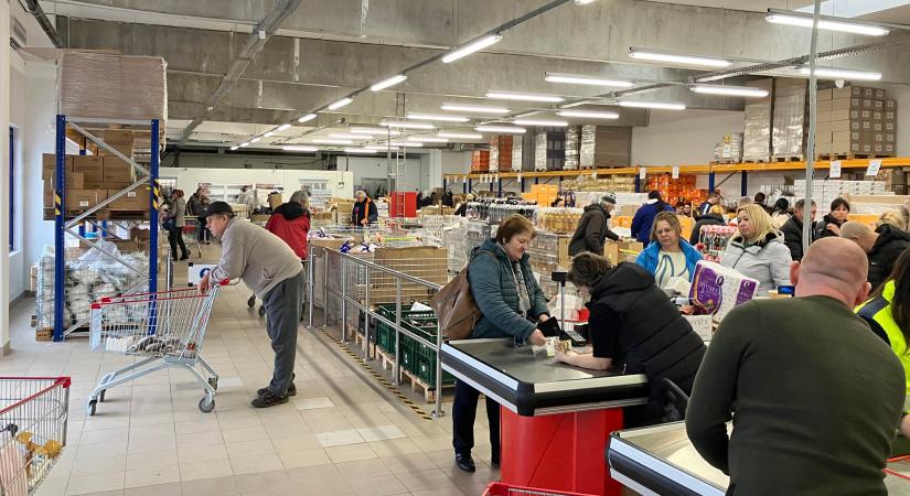 Ilyen lett az orosz sóherdiszkont – Megnéztük a budapesti Basket Plusz Diszkont Áruházat