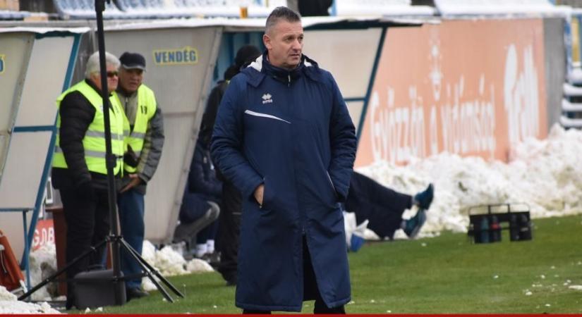 Új edzővel folytatja a szezont a bennmaradásért küzdő csapat