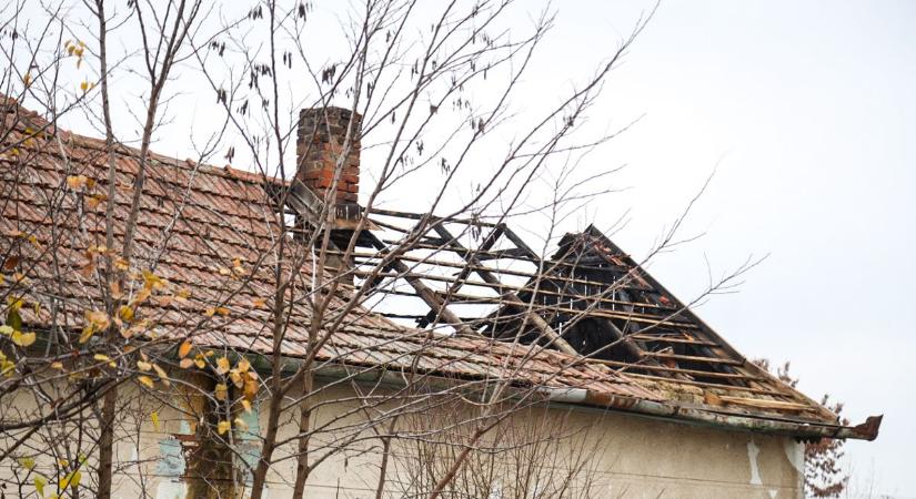 Órák alatt felbolydult a falu, példátlan összefogást hirdettek a tragikus háztűz után