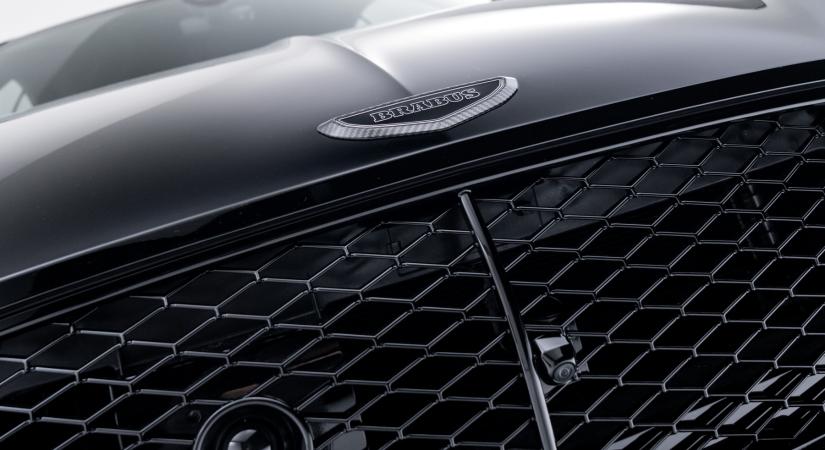 Itt a 900 lóerős luxus-benzinfaló, ami elől sikítva menekülhetünk