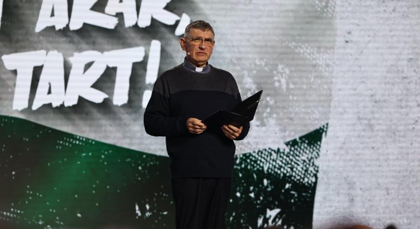 Kincses Kálmán lelkész a Háborúellenes Gyűlésen: "Békességben, szeretetben tudunk együtt élni"