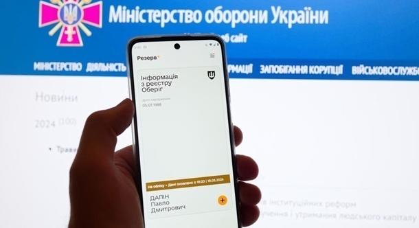 A Védelmi Minisztérium elmagyarázta, mi lesz a papíralapú katonakönyvekkel