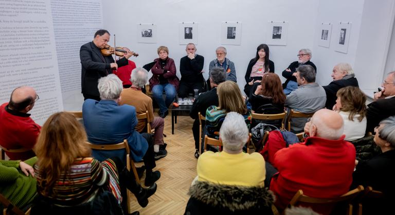 Valami elképesztő történt Nádas Péter szövegei között