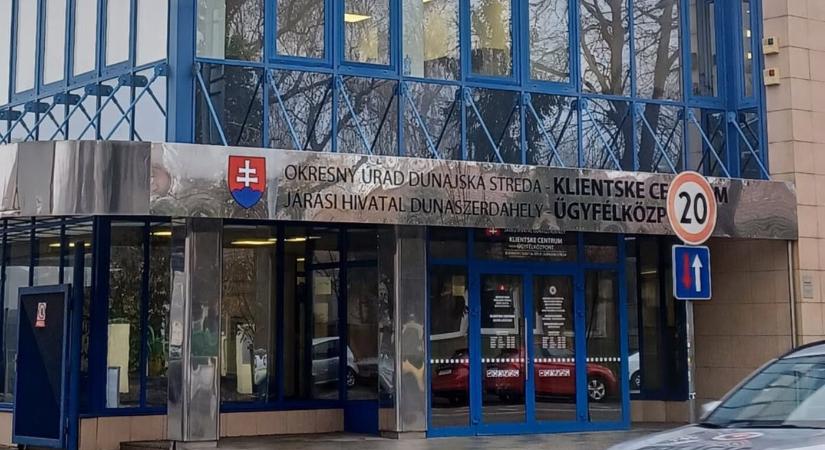 Hétfőn nyílik meg Dunaszerdahely új ügyfélközpontja – sorszámhúzó rendszerben, ám tesztüzemmel várják az ügyintézőket