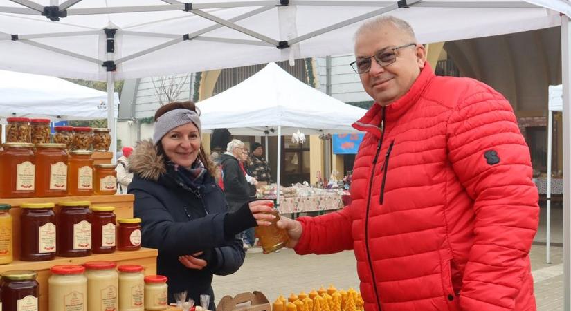 Mézédesre sikerült a Mézek napja – a Luca-búzát is elvetették (videó, galéria)