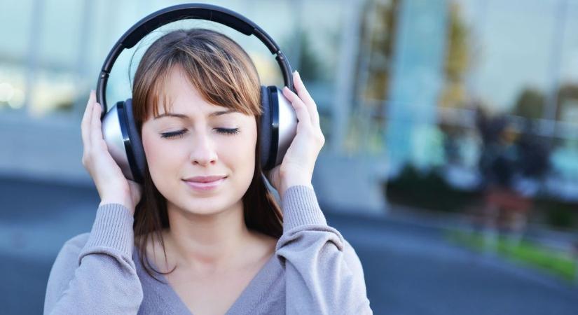 Mutatjuk kiket hallgattunk a legtöbbet idén: TOP 10 legnépszerűbb előadó