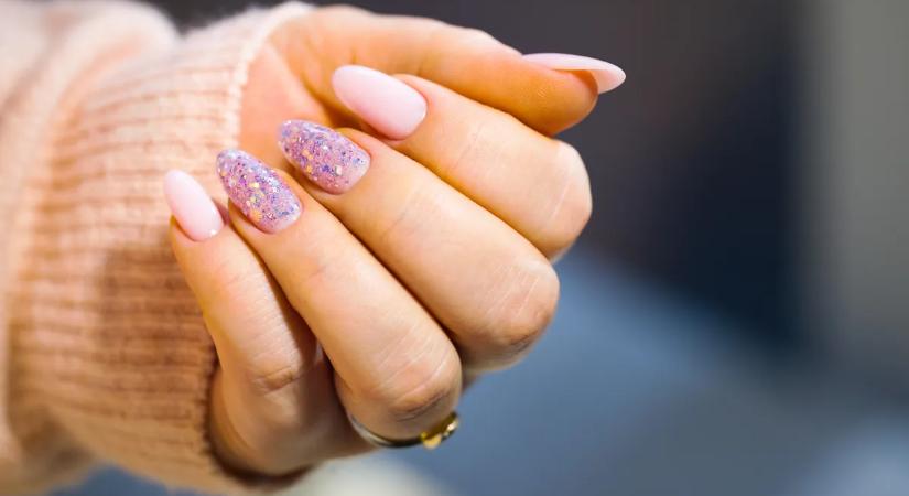 Fedezd fel a 2025-ös szilveszteri körömtrendeket: ezekkel a divatos manikűrökkel köszöntsd az új évet