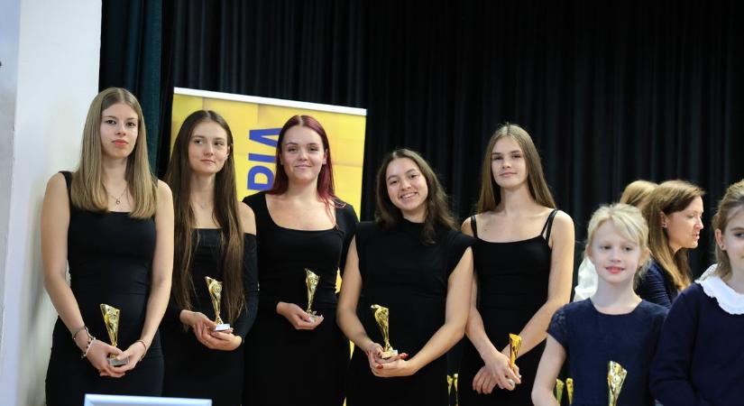 Őket díjazták diákolimpiai ezüstérmük után a Diáksport Egyesület évzáróján (galéria)