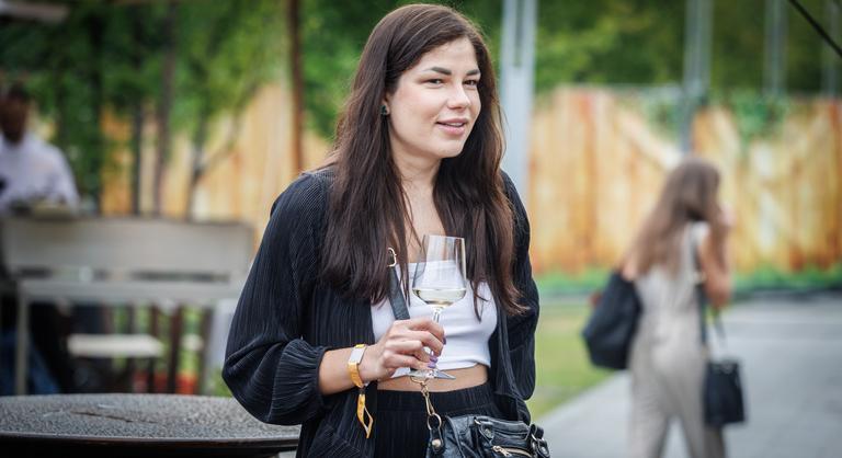 Ki verte a biztosítékot Gáspár Evelin diplomáciai útja, Molnár Áron és Hadházy Ákos is páros lábbal szállt bele