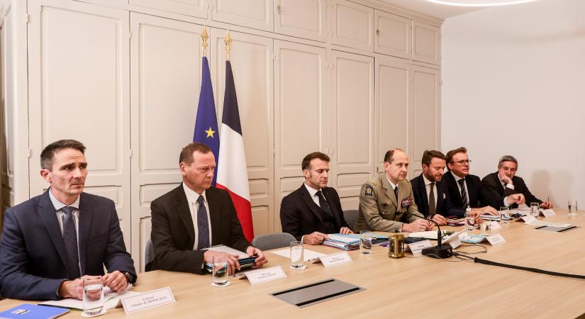 Francia elnökség: Ha az oroszok újra megtámadnák Ukrajnát, szembe kellene nézniük az amerikaiakkal is