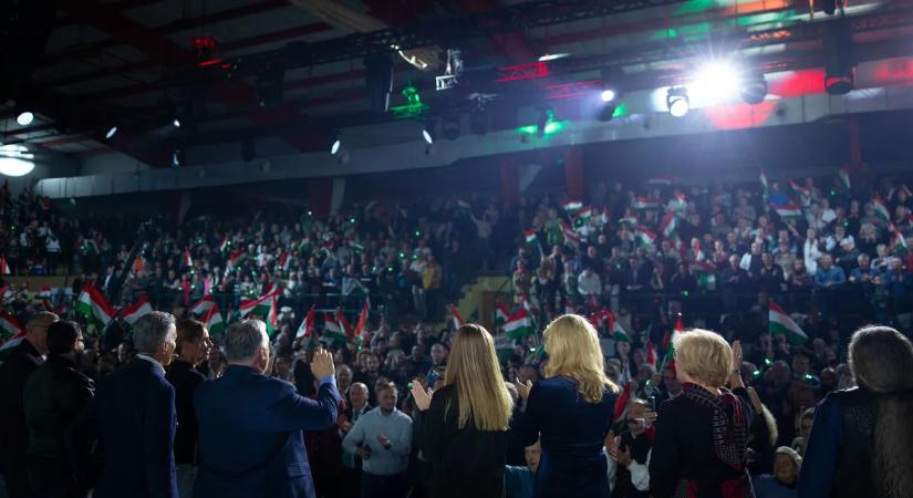 Telt ház fogadta Orbán Viktort Mohácson – videó