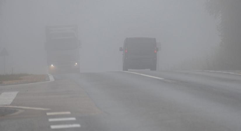 Köd és ónos szitálás érkezik, vezessen mindenki óvatosan!