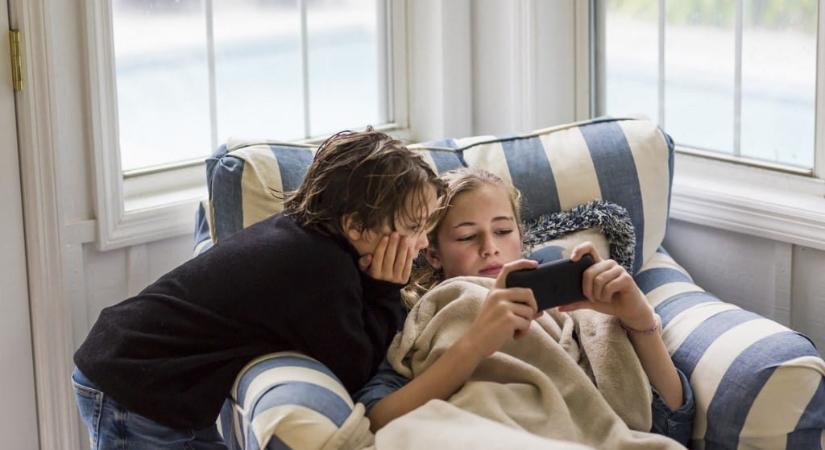 Mi vár arra, aki már 12 évesen sokat nyomkodja a mobilját? Depresszió, elhízás, kialvatlanság
