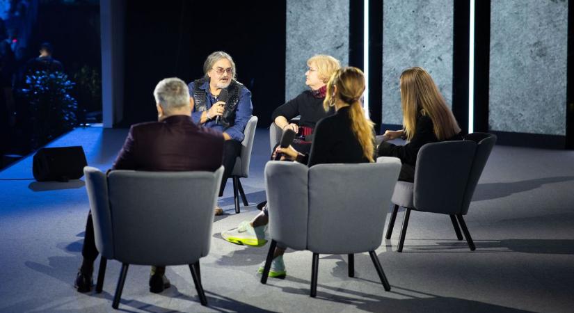 A háborús veszélyről is beszélgettek a résztvevők