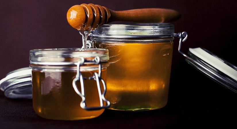 Kiderült, miből készítik a növényi alapú mézet, óriási a felháborodás