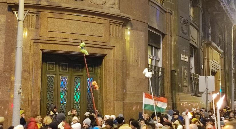 Vlad Țepeș szelleme kísért Magyar Péter tüntetése felett