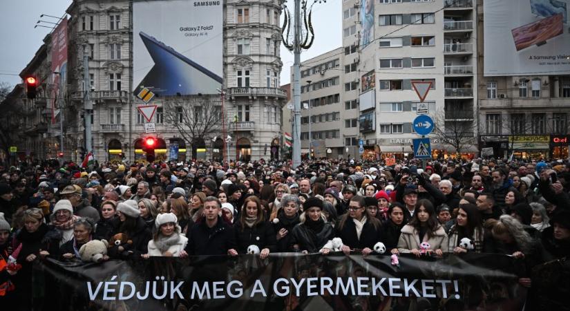 A menet eleje a Lánchídnál, a vége az Erzsébet-téren