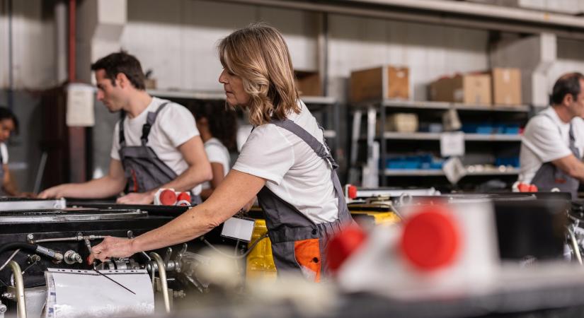A világ legértékesebb vállalatának vezetője azt javasolja, menjünk vissza a gyárakba