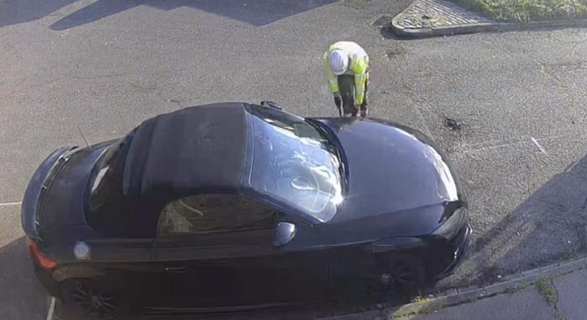 Amíg elment nyaralni, mozgássérült parkolót festettek fel az autója köré, négyszer is megbüntették