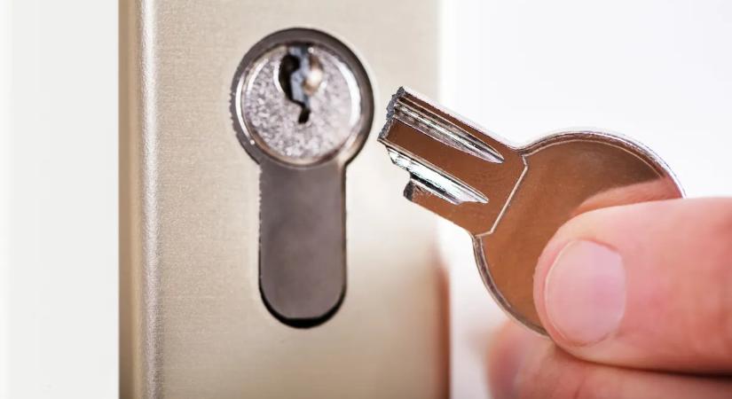 Így tudod kiszedni a zárból a beletörött kulcsot