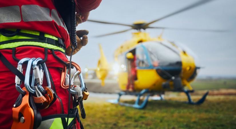 Nagyon súlyos autóbaleset történt szombat délután – mentőhelikoptert is küldtek a helyszínre