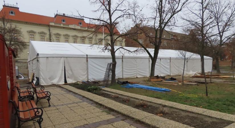 Már áll a korcsolyapálya Vásárhelyen, ekkor nyit az ingyenes pálya