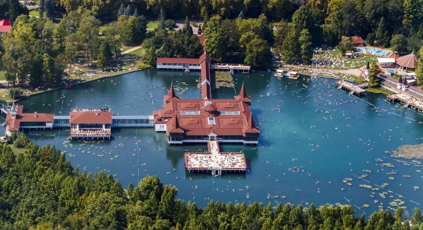 Megújul a Hévízi Tófürdő – a kontinensen egyedülálló gyógytó infrastruktúrája és környezete is újjászületik