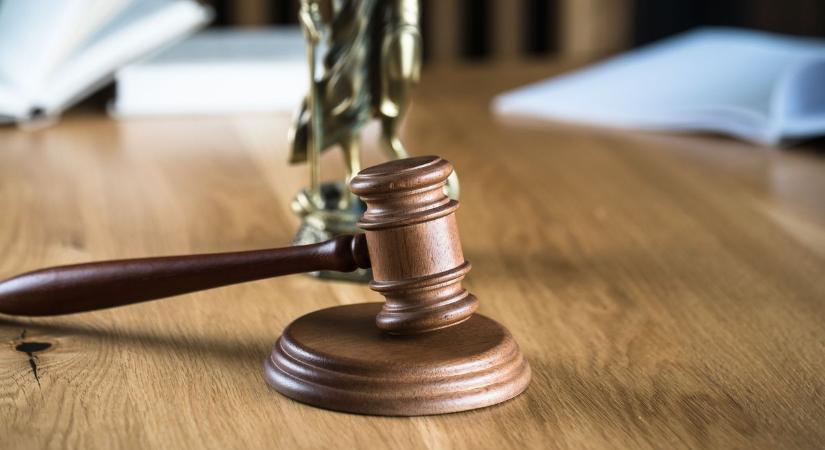 Amikor az este rémálommá válik: késsel támadt vendégeire egy tatabányai férfi