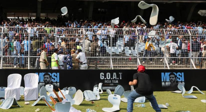 Balhéval indult Lionel Messi indiai látogatása, székekkel dobálóztak a stadionban