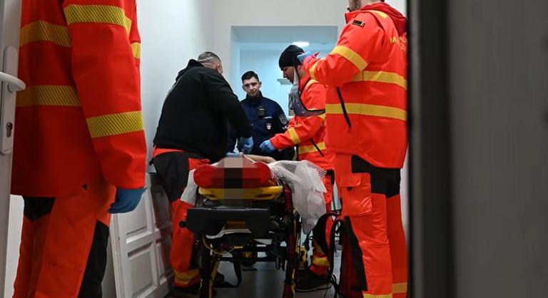 Egy társasház világítóudvarába esett egy fiatal férfi a nyolcadik kerületben