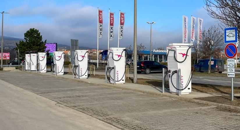 Budaörsön nyílt a hálózat legnagyobb kelet-európai töltőállomása