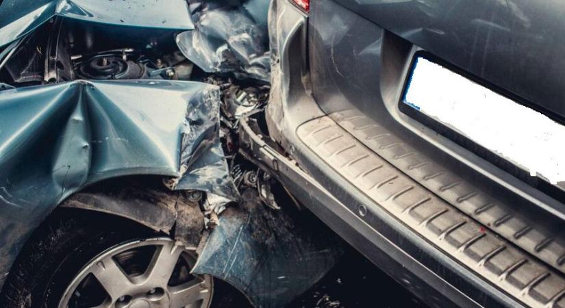 Autók ütköztek Bükkaranyosnál