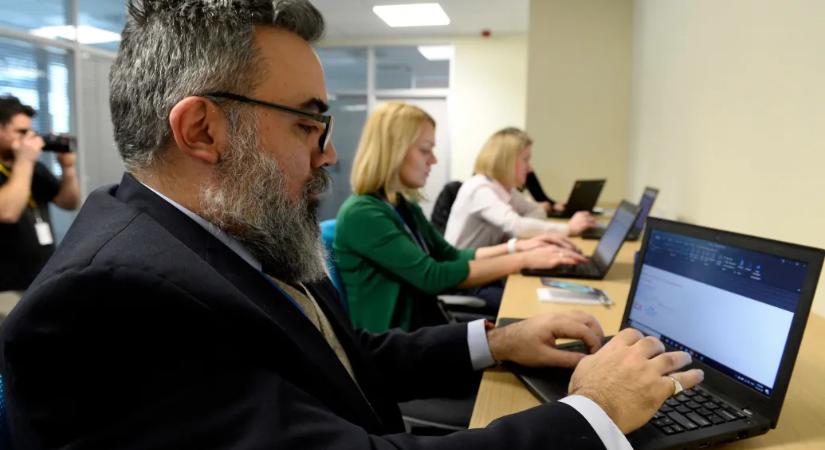 Tízszer több pénz ér a kormánynak egy gyári munkahely, mint egy pénzügyi